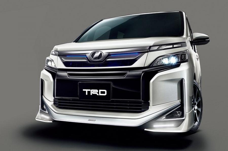  Toyota Voxy by TRD 2017 года  (фото 3 из 10)